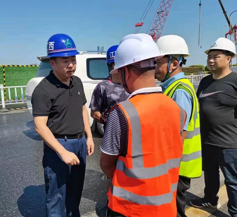 羅輝到沿江中北大道快速路改造工程、真君路隧道工程項(xiàng)目檢查工作